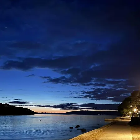 The Attic Near The Centar Cres Apartmán *