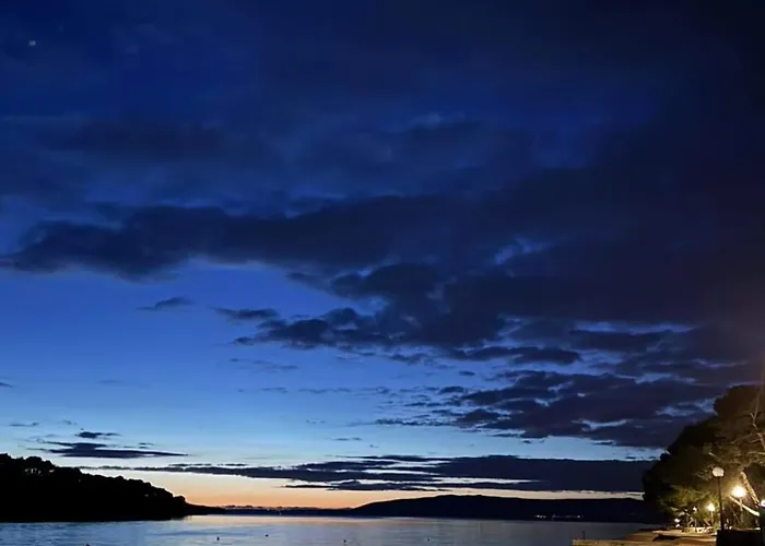 The Attic Near The Centar Cres Apartamento *